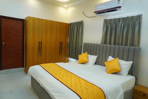 Tirupati Apartamento | BHARATHI STAYS Ultra luxury rooms 1RK Studio Apartments & 2BHK Apartments