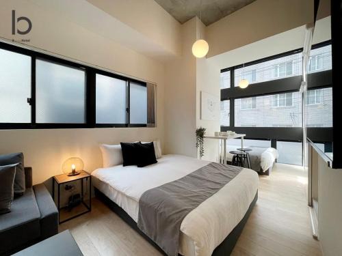 Hiroshima City Centre Apartamento | bHOTEL Nekoyard - Modern Loft Studio Steps from Peace Park