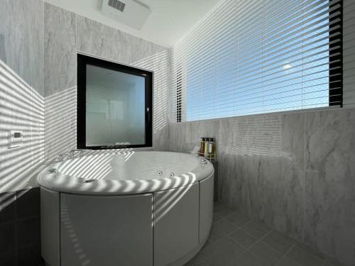 Hiroshima City Centre Apartamento | bHOTEL Nekoyard - Scenic Penthouse Studio with Jacuzzi & Spacious Terrace