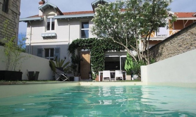 Behobie Casa | BIARRITZ EXCEPTIONAL LOCATION: HOUSE WITH POOL, 5-MINUTE WALK TO THE BEACH!
