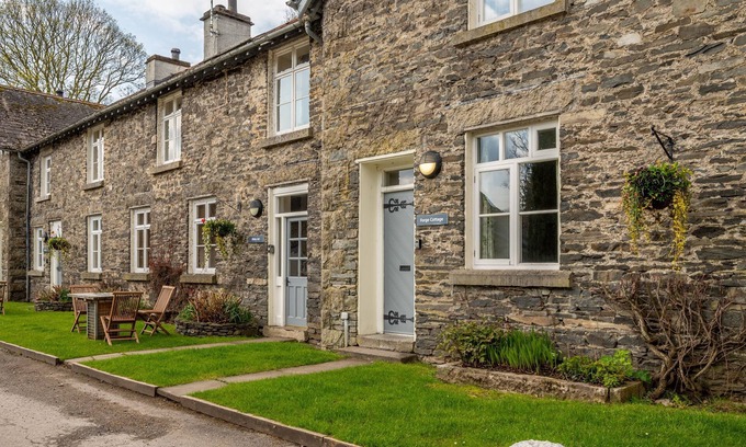 Graythwaite Cabaña | Bibby Lot - sleeps 6 guests in 3 bedrooms