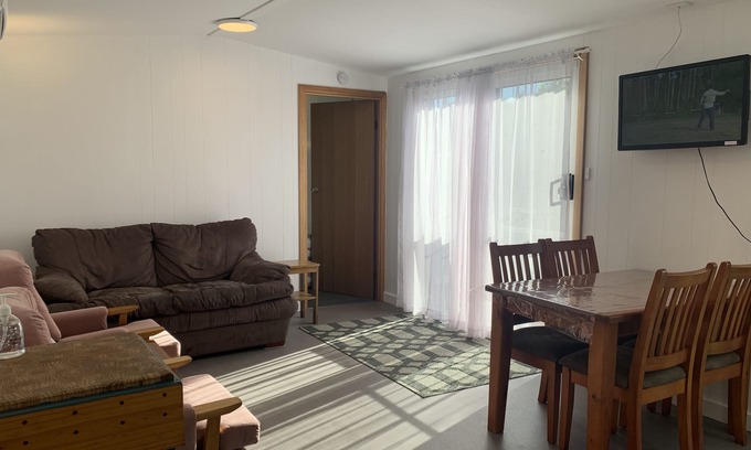 Bicheno Cabina | "Bicheno, Villa" - family accommodation close to everything