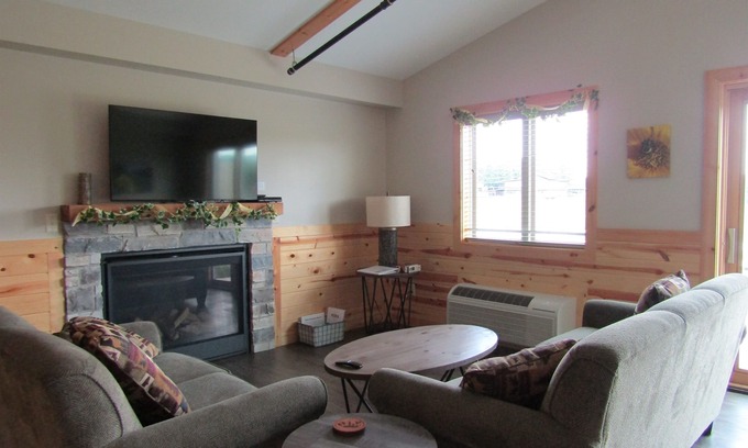 Orange Prairie Cabaña | Bielfeldt Legacy Cabin 6