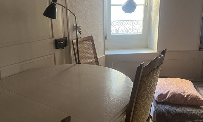 Biel Apartamento | Bienne old town room with kitchen