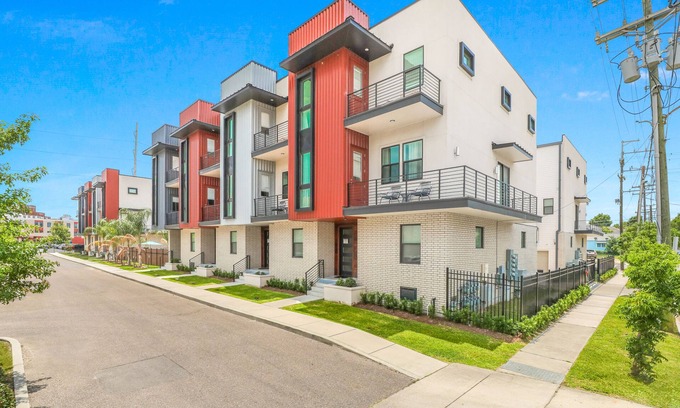 Mid-City Condominio | Bienville 4BR Stunning Townhouses Mid City