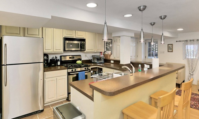 Petworth Apartamento | Big 1/1 with REAL kitchen, steps2metro, amenities