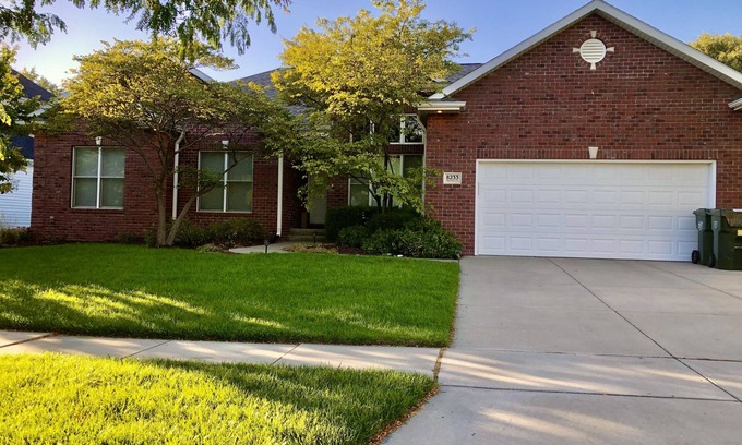 Lincoln Casa | Big 3,300 sqft beautiful 4BR 3.5BA house at beautiful neighborhood