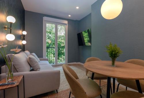 Egia Casa | BIG 4 ROOMS in a Centric Home Parking Included