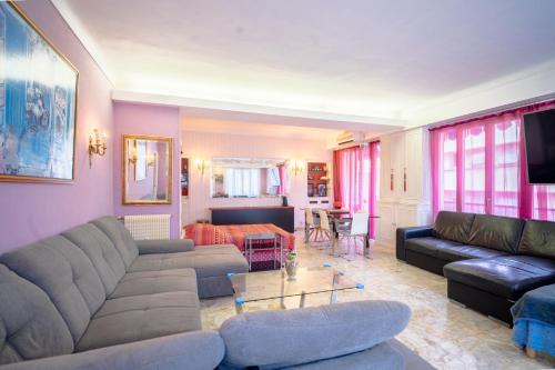 La Californie Apartamento | Big apart 140m2 5min walk to beach sea &Promenade 3 double rooms,big living room 42m2, 3 showers,9 beds, free parking