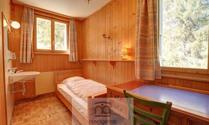 Anzere Chalet De Esquí | Gran chalet de 2 plantas con una gran sala de estar y un balcón orientado al sur.