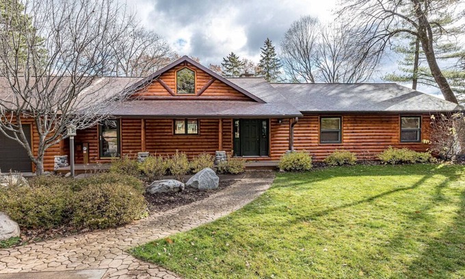 Arbor Vitae Cabina | Big Arb Pines located on Big Arbor Vitae Lake