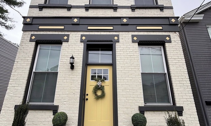 Ludlow Casa | BIG ASH HOUSE Historic Ludlow Beauty !!! Overlooking the Ohio River