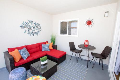 Alamitos Beach Apartamento | Big Balcony - Parking Spot - King Bed - Fast WiFi