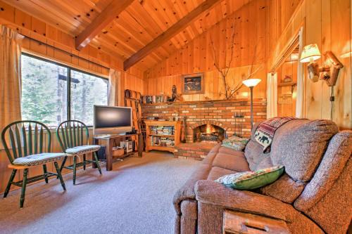 Fawnskin Casa | Big Bear Lake Cabin with Deck about 7 Mi to Ski Slopes!