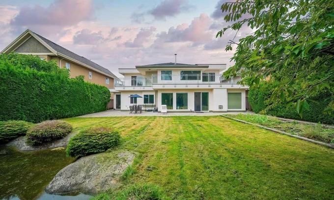 Richmond Casa | Big Beautiful house in Richmond centre