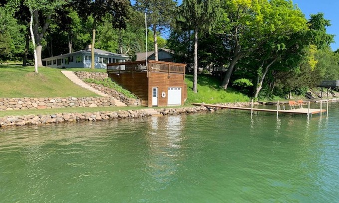 West Bend Casa | Big Cedar Lake, 125 pies de frente de arena, hermosa costa, puestas de sol, amplio