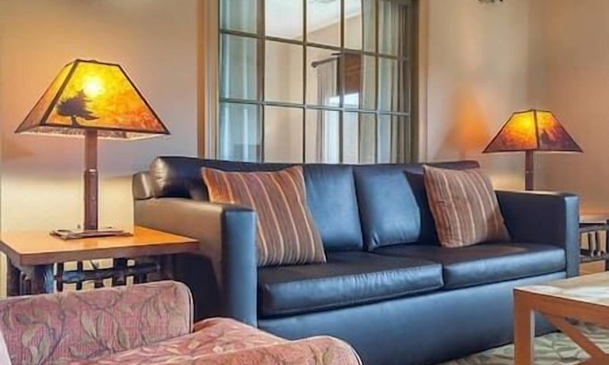 Big Cedars Complejo | Big Cedar Wilderness Club Resort, Pool, fireplace!