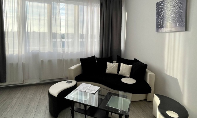 Otopeni Apartamento | Big Cozy Retreat Near The Airport 36
