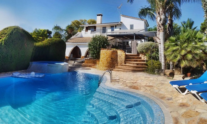 La Canyada dels Pins Villa | Chalet en Valencia cerca la playa, ciudad y aeropuerto. Cascada Piscina Jacuzzi