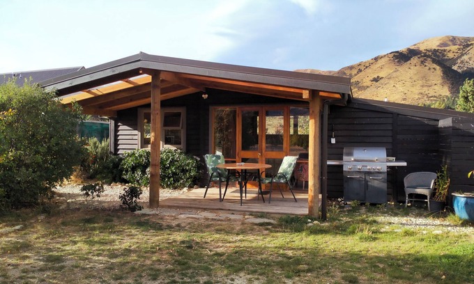Luggate Cabina | BIG DOGS Homestay