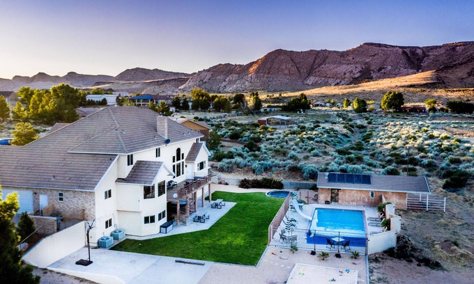 St. George Casa | Grupos grandes, piscina privada, bañera de hidromasaje, sala de juegos + ejercicio, sala secreta, mesa de billar