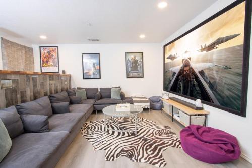Southside Casa | Big Family House w Theater Pool table