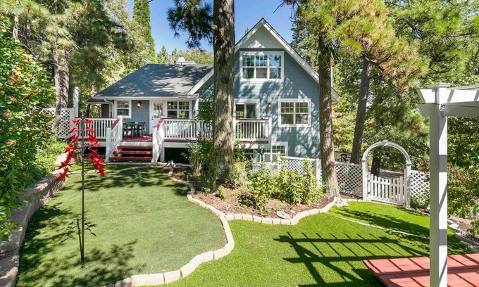 Lake Arrowhead Casa | BIG Family Reunion-Hot Tub-Game Room-Yard-Karaoke