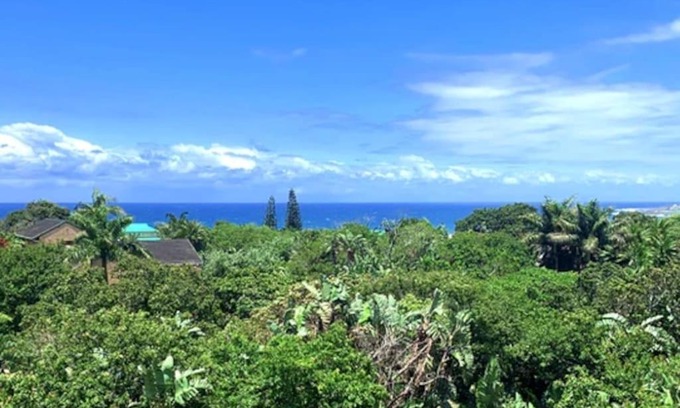 Port Edward Casa | Big Fish Seaside Cottage, Sleeps 10 Guests in 5 Bedrooms
