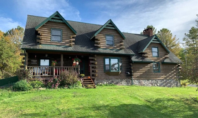 Maplecrest Casa | La cabaña de troncos Big Hollow está a solo 4,5 millas del Windham Mountain Resort.