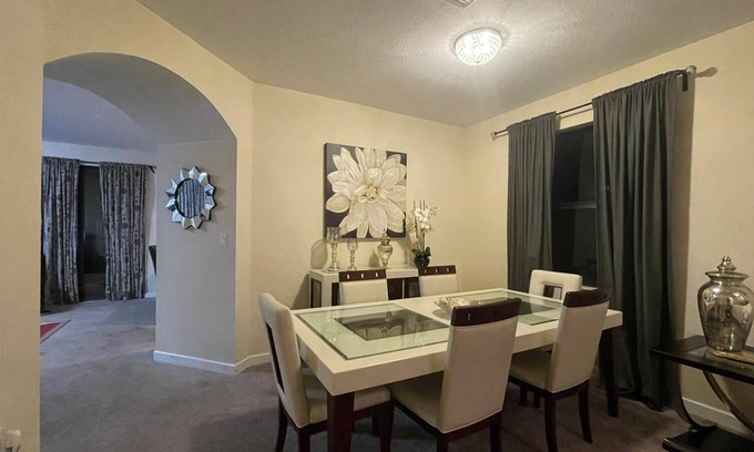 Miami Lakes Casa | Big house centrally located in a private community
