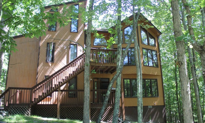 East Stroudsburg Casa | Big House On The Hill, Pocono - Bañera de hidromasaje, sauna, chimenea