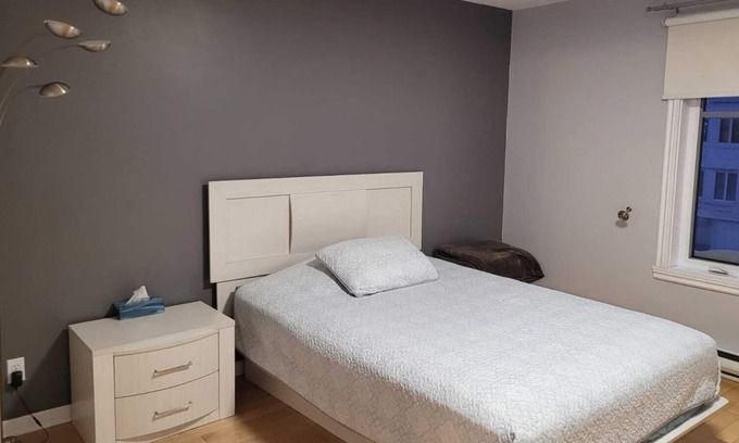 Laval Casa | Big house with garage, patio and backyard