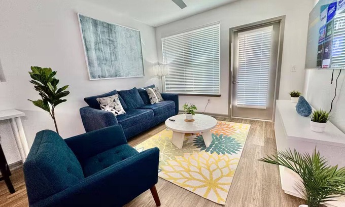 Southside Apartamento | Big Lux King Bed Balcony Pool Gym Southside I95