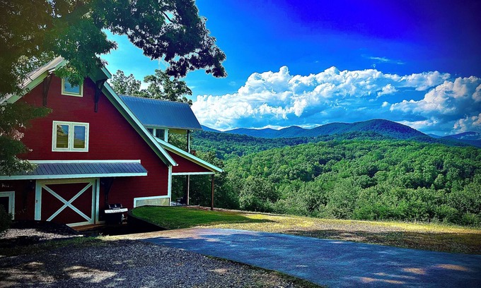 Dahlonega Cabina | Big Mountain Views, Minutes to Wineries, Hot Tub