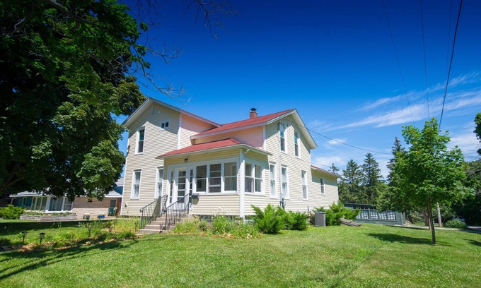 Manistee Casa | Gran vecindario Inicio cerca de la playa y el centro