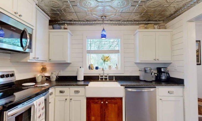 Wellborn Casa | Big Oak Farmhouse ~ TAMU 8 Miles
