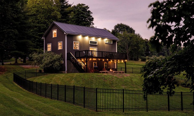 Howard Casa | Big Oak Retreat -10 min to Kenyon - 18th century barn