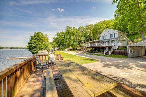 Smyrna Casa | Big Pine Island Lake Cottage with Boat Dock and Kayaks