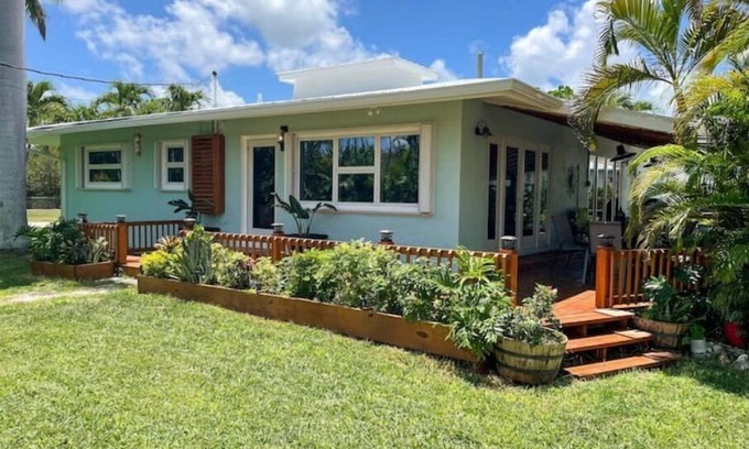 Port Pine Heights Casa | Big Pine Waterfront Getaway