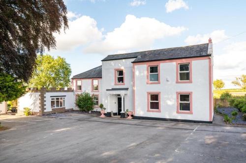 Mealsgate Casa | Big Pink House