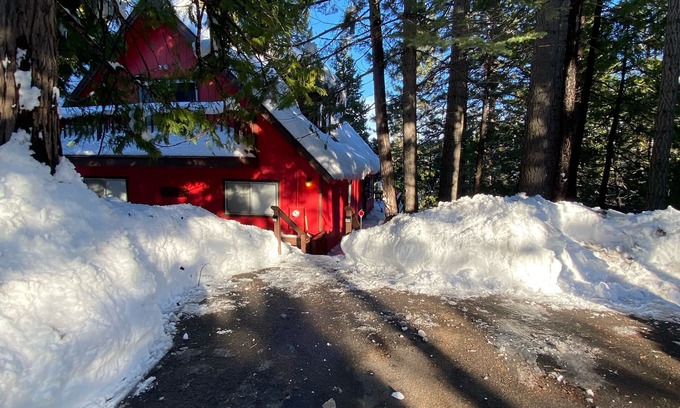Cold Springs Cabina | Big Red Cabin 5 min drive to Pinecrest Dodge Ridge Starlink high speed internet