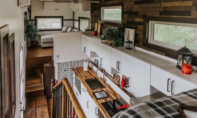 Monument Casa | “Big Red” Custom RV + Deck, Soaking Tub & View