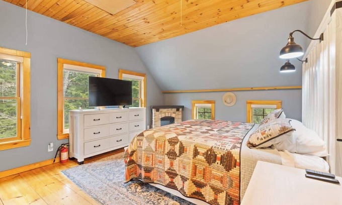Elkins Apartamento | “Big Red” @ New London/Sunapee - Overflow Unit