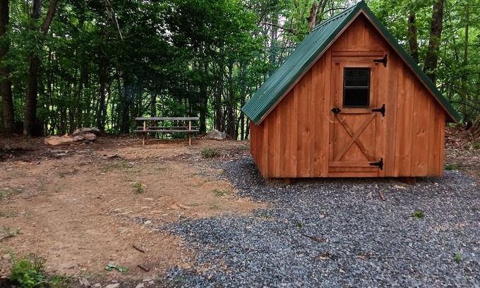 Mount Storm Cabina | Big Rock Camping Cabin 1