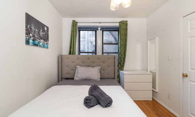 Upper East Side Casa | Big room at 329 # 8 (two bedroom without living room)
