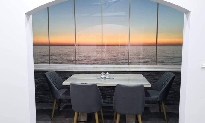 Sidon Apartamento | Big Seafront Apartment in Saida, Lebanon