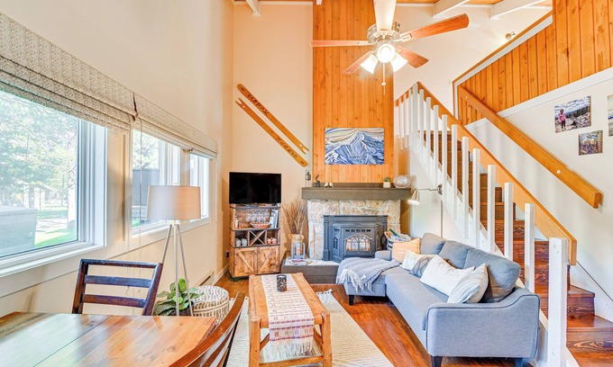 Big Sky Condominio | Big Sky Condo w/ Golf Course View, Steps to Town