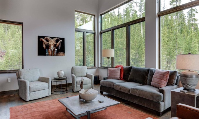 Powder Ridge Chalet De Esquí | Homestead Chalet 12 Claim Jumper
