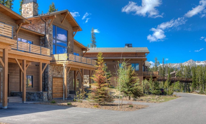 Saddle Ridge Cabina | Hermoso chalet nuevo con espectaculares vistas a la montaña y acceso inmejorable a las pistas de esquí.