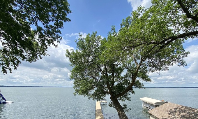 Spirit Lake Casa | Big Spirit - Lake Front Getaway